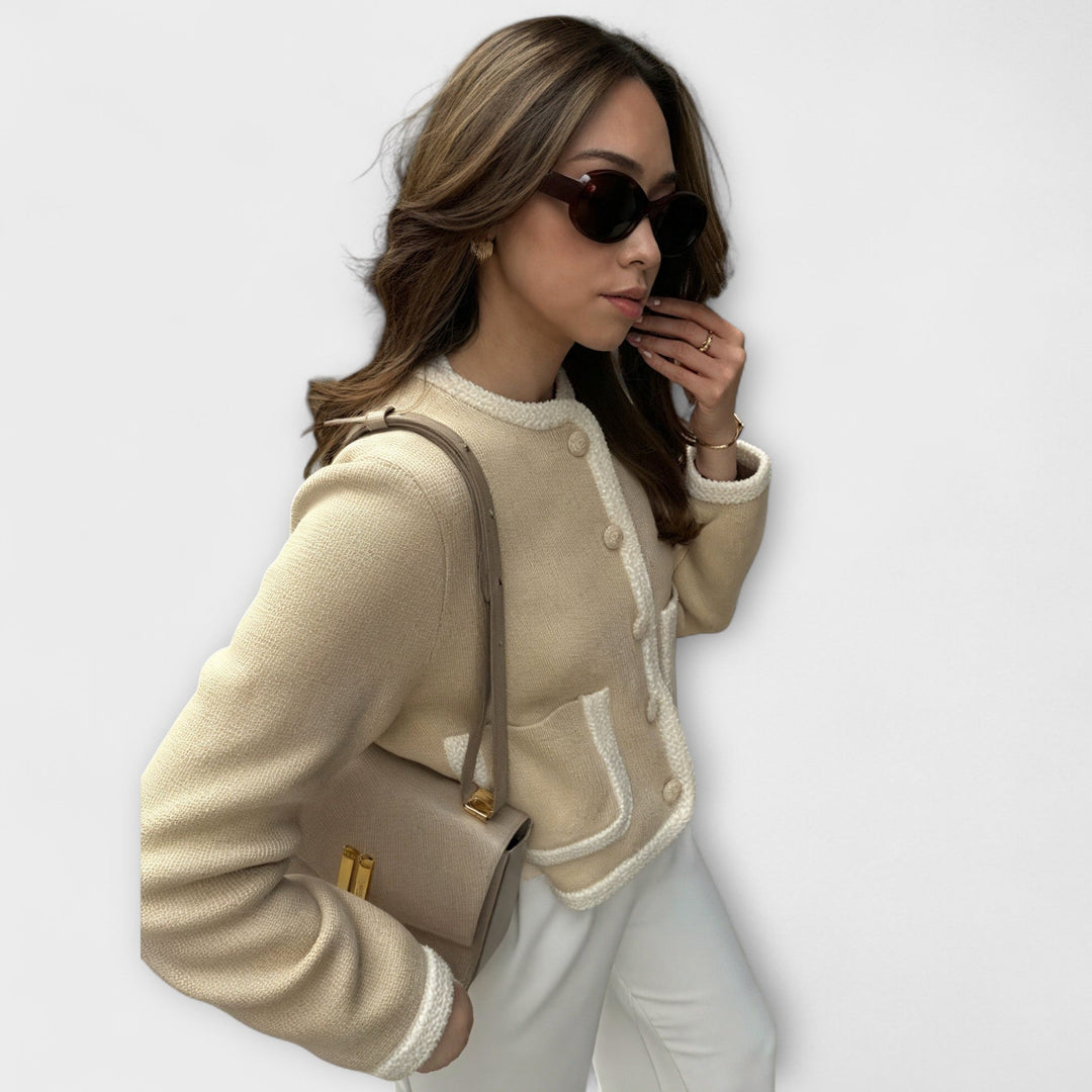 Klassikaline kootud jakk taskutega