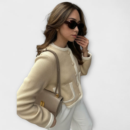 Klassikaline kootud jakk taskutega