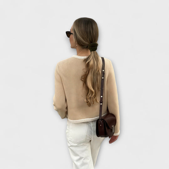 Klassikaline kootud jakk taskutega